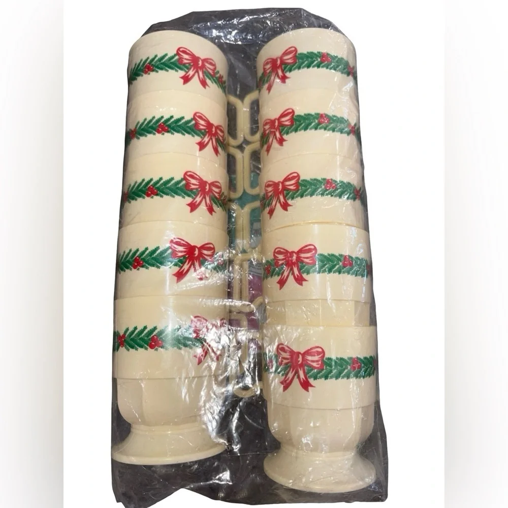 Vintage Party Accents Christmas Wreath Coffee Cups Set of 10-8 oz.NIP